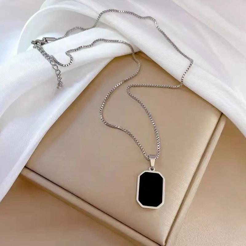 Black pendant Necklace